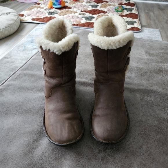 UGG Akadia Winter Boots - Picture 4 of 9